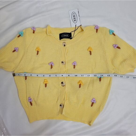NEW Cider 3D floral yellow button up short sleeve cropped cardigan sweater S - Picture 7 of 8